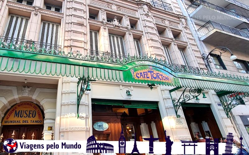 Entrada do Café Tortoni em Buenos Aires