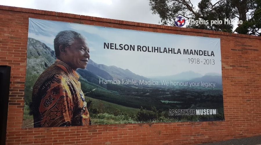 Entrada do Museu com apresentação do que Nelson Mandela representa
