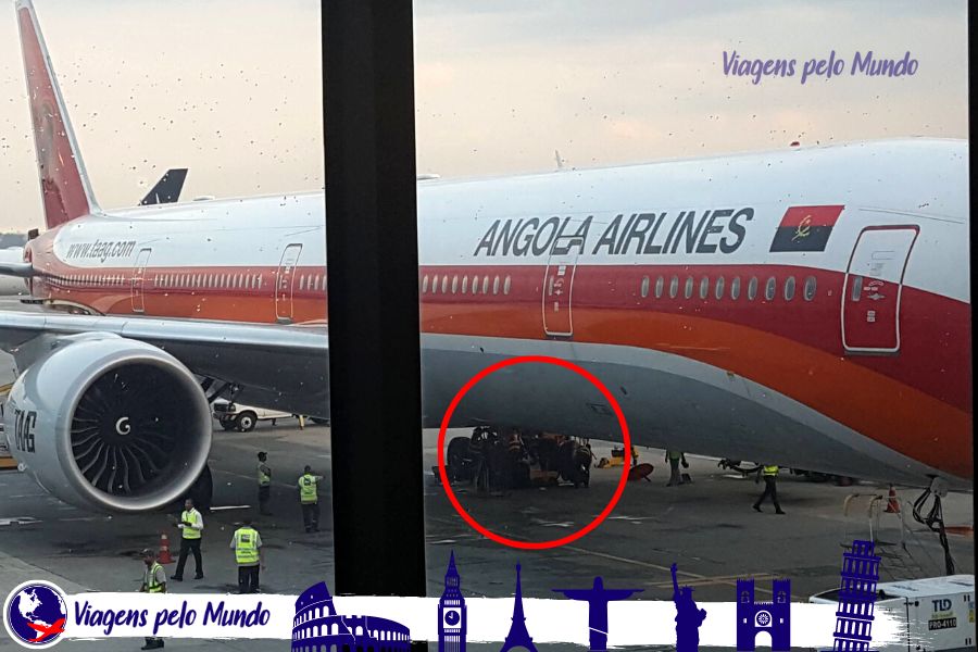 Manutenção no avião da Taag