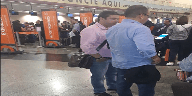 Fila do check-in em goiânia