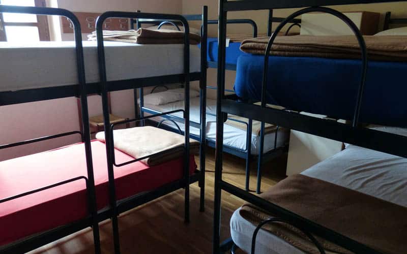 Beliches em um albergue