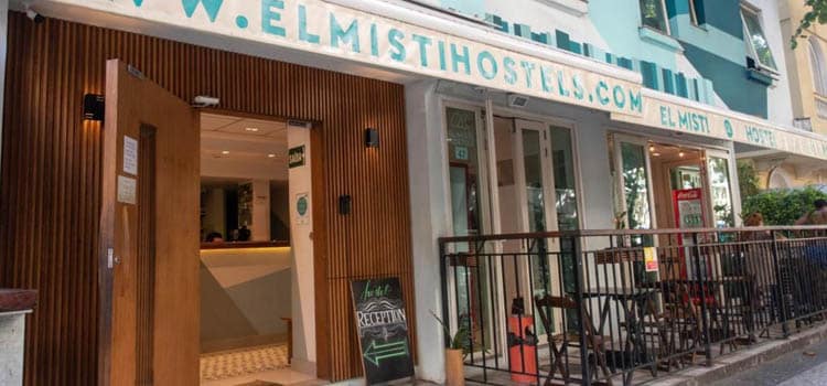 Entrada do Hostel El Misti Ipanema
