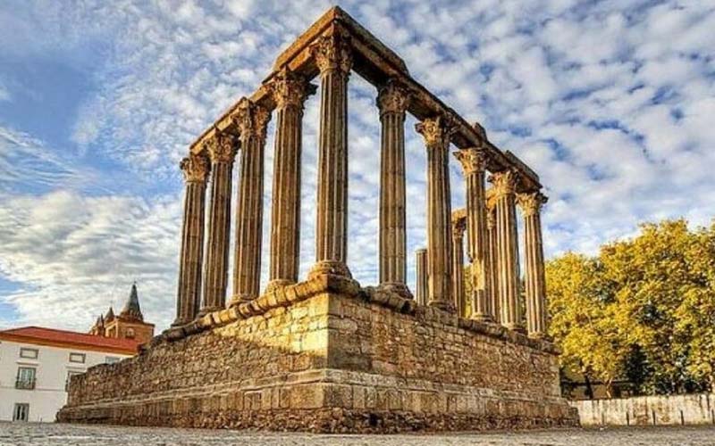 Templo romano em Évora - Passeios em Lisboa