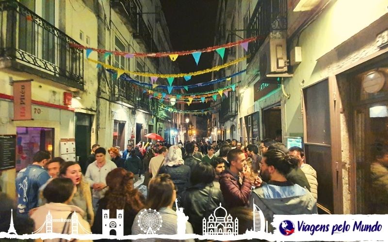 Ruas do bairro alto a noite