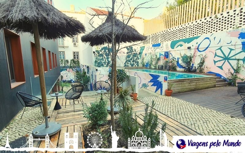 Piscina do Hostel Selina em Lisboa
