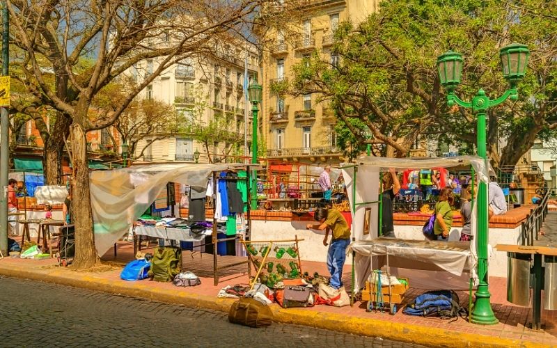 Praça com a Feira de San Telmo