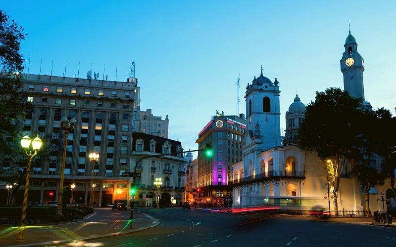 Plaza de Mayo em Buenos Aires à noite