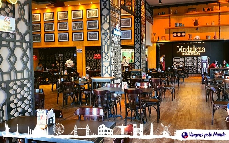 Área interna do Madalena Gastrobar em Goiânia