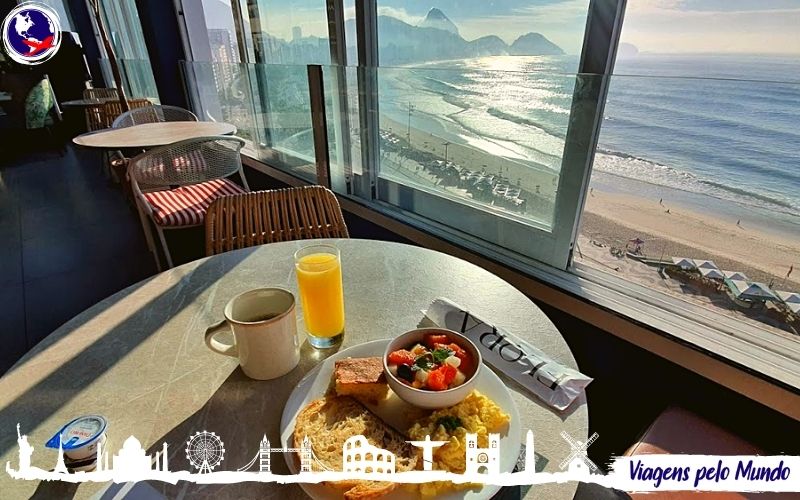 Visão da praia de Copacabana no Rooftop