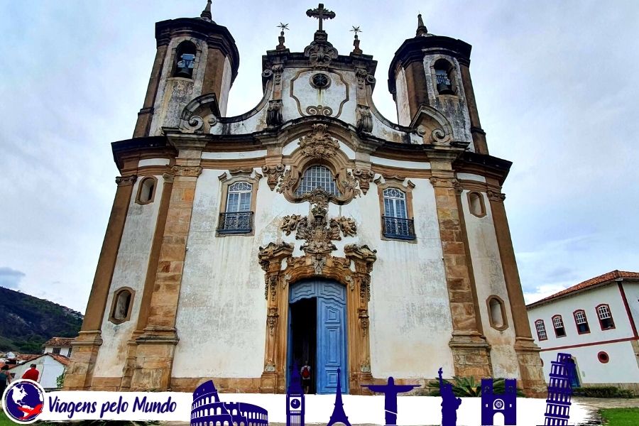 Fachada da Igreja Nossa Senhora do Carmo em Ouro Preto