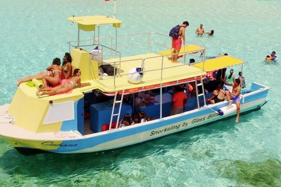 Passeio de Barco com fundo de Vidro