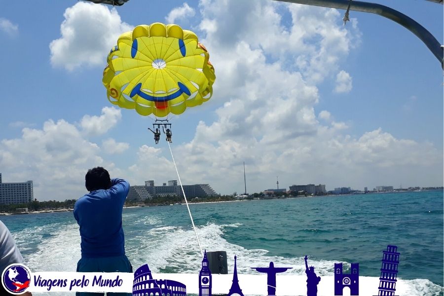 Passeio em Cancún de Parasailing