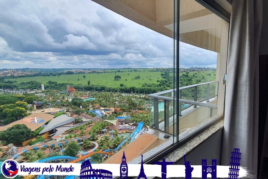 Quarto do Wyndham Olímpia com vista do Thermas dos Laranjais