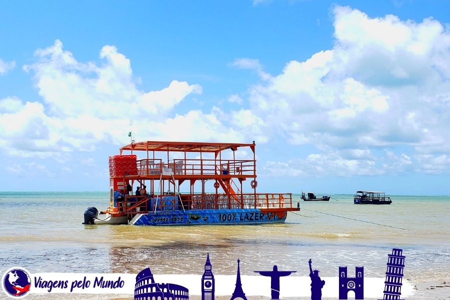 Catamarã na Praia do Seixas