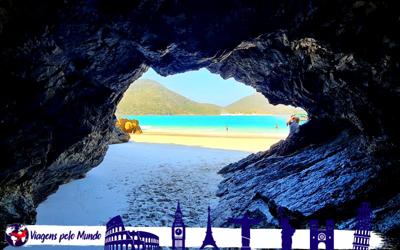 Gruta do Amor na Praia do Pontal do Atalaia