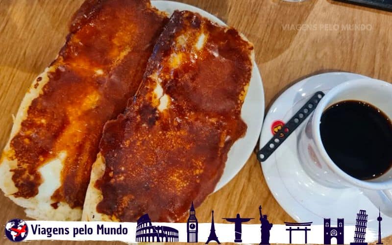 O que comer em São Paulo? Pão na chapa com requeijão na entrada