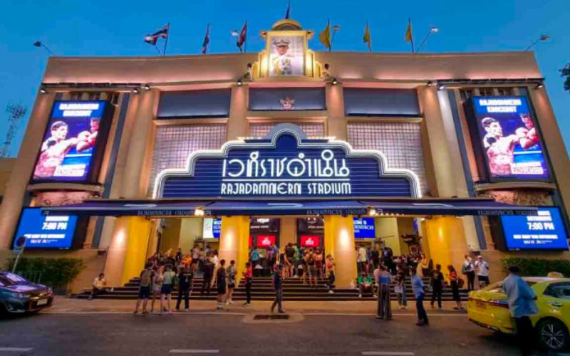 Entrada do estádio de luta de Muay Thai em Bangkok
