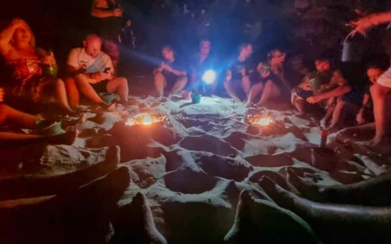 Passeio em Phi Phi à noite