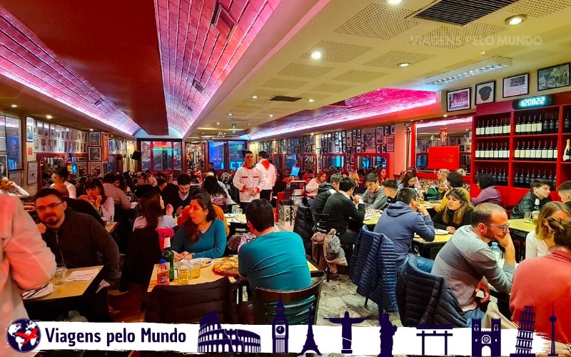 Salão da Pizzeria Guerrín