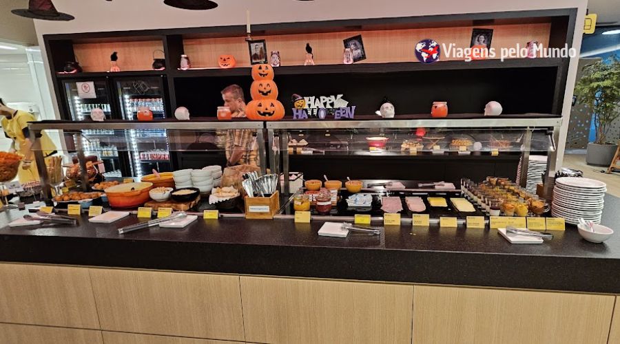Buffet do Nomad Lounge no Aeroporto de Guarulhos