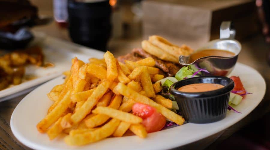 Batata Frita de acompanhamento no prato