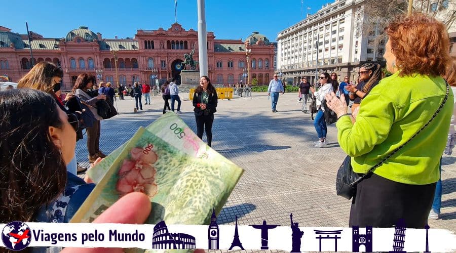 Pagando o guia pelo Free Walking Tour 