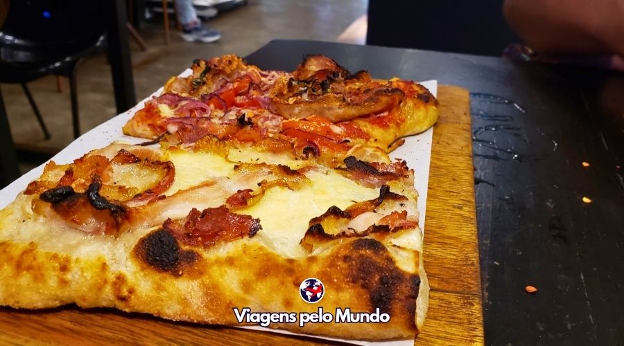 Fatia de pizzaria romana Da Mooca Pizza Shop.