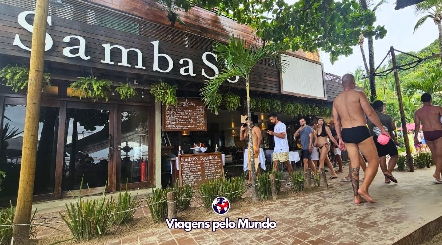Sambass, entrada do restaurante, bar e pousada na Segunda Praiaa