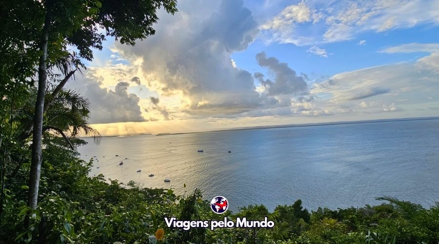 Vista do pôr do sol de Morro de São Paulo do Mirante do Farol
