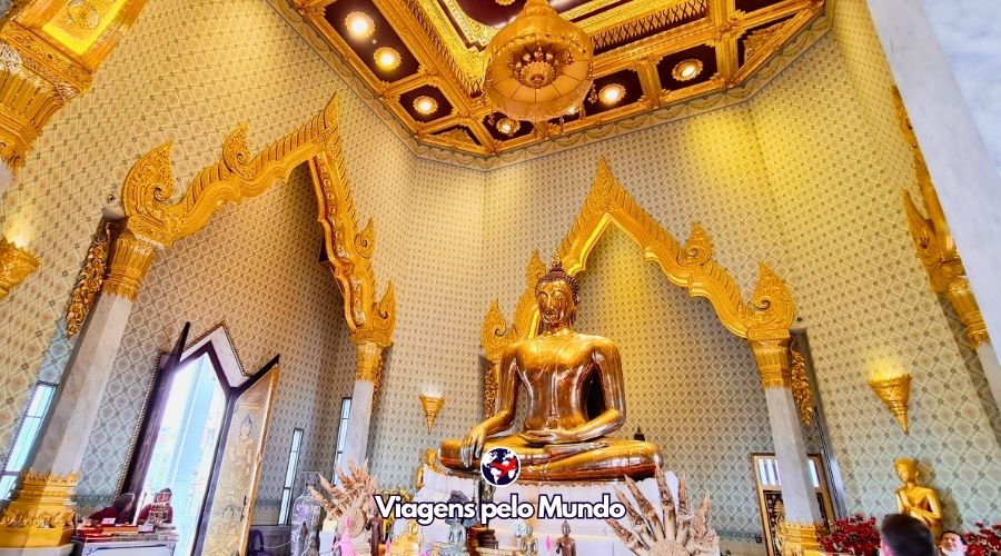 Buda de Ouro Maciço dentro do Wat Traimit