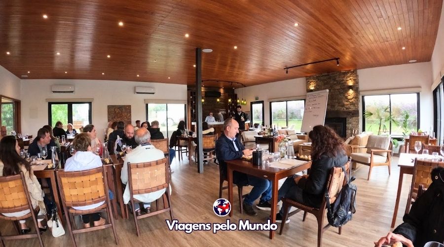 Sala onde acontece o almoço e as degustações.