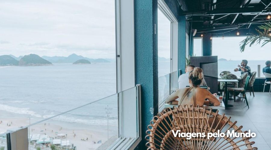 Vista do Roofgarden para a Praia de Copacabana.